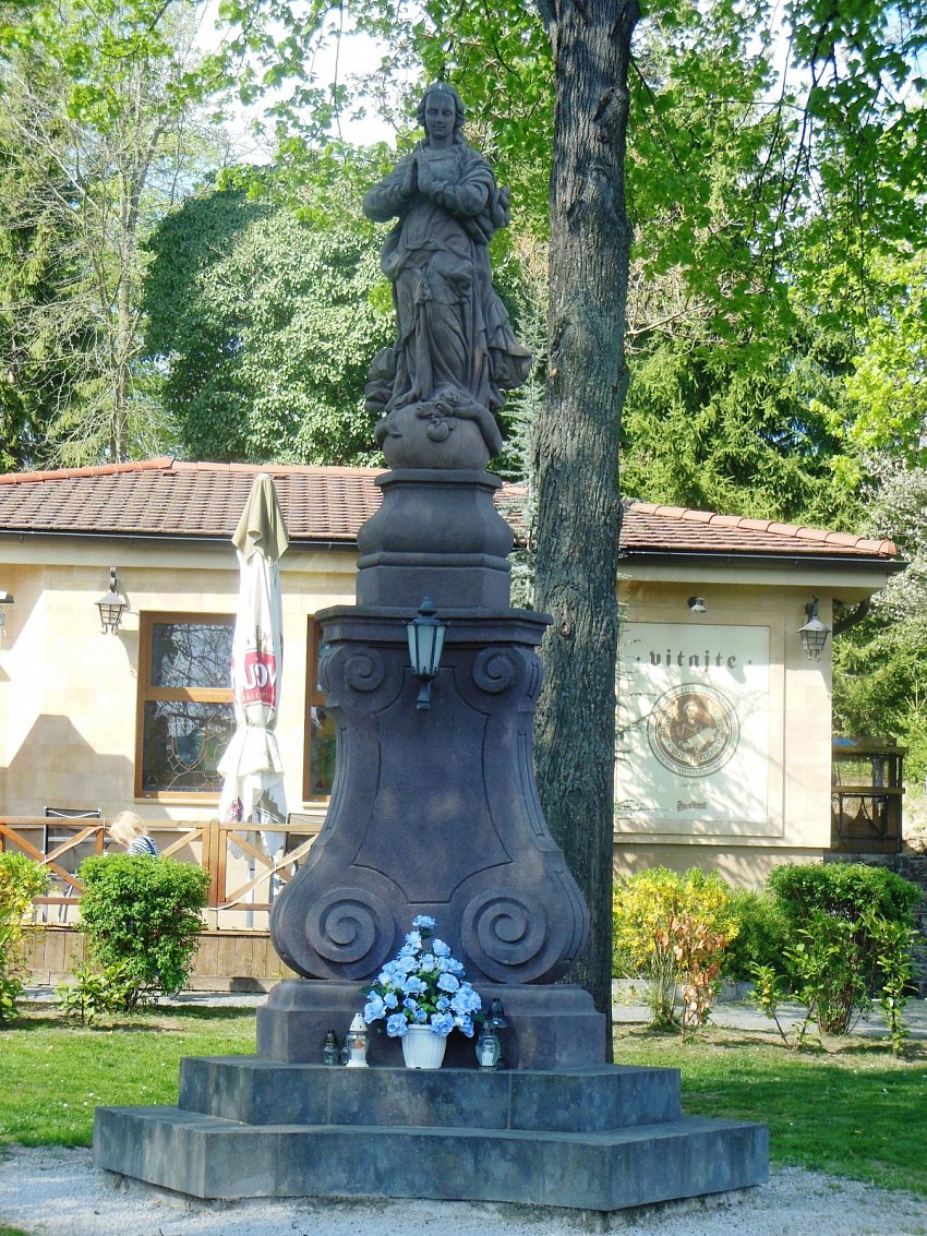 Socha Panny Marie "Immaculata"